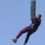 pour-ses-50-ans-will-smith-saute-a-l-elastique-depuis-un-helicoptere