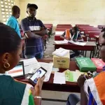 elections-couplees-municipales-et-regionales-les-electeurs-trainent-les-pas-des-dysfonctionnements-denonces-dans-certains-bureaux-de-vote