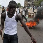 municipales-2018-a-yopougon-4-individus-armes-violentent-un-representant-du-candidat-du-pdci-a-william-ponty-une-tablette-lache-les-agents-de-la-cei