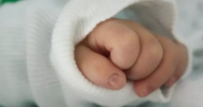 2-plateaux-une-jeune-mere-meurt-et-son-cadavre-tue-son-bebe-par-asphyxie