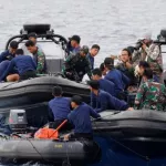 indonesie-des-restes-humains-retrouves-par-des-plongeurs-apres-le-crash