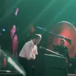 75e-anniversaire-de-l-independance-du-liban-le-pianiste-libanais-guy-manoukian-seduit-le-public-abidjanais