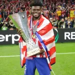 thomas-partey-international-ghaneen-atletico-j-utilise-la-force-de-yaya-toure