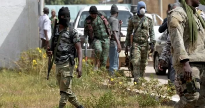 yamoussoukro-un-faux-agent-des-douanes-arrete-a-un-corridor-avec-arme-munitions-et-drogue