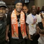 arrive-hier-a-abidjan-ronaldinho-va-enflammer-le-stade-houphouet-boigny-ce-samedi