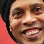 abidjan-ronaldinho-dribble-a-deux-reprises-les-sportifs-ivoiriens