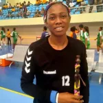 handball-23eme-edition-can-2018-feminine-claudia-eyenga-victime-de-luxation-a-l-epaule-la-gardienne-camerounaise-abianbakon-survole-le-match-contre-la-cote-d-ivoire