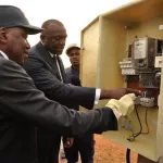 electrification-rurale-le-premier-ministre-ivoirien-amadou-gon-coulibaly-met-60-villages-sous-tension-dans-la-region-de-man