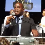 20eme-soiree-de-la-nuit-de-la-communication-traore-tie-medandje-meilleur-journaliste-ivoirien-de-l-annee-2018-c-est-une-equipe-qui-a-gagne