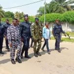 reprise-des-elections-locales-forte-concentration-des-forces-de-l-ordre-sur-bingerville-grand-bassam-port-bouet-adjoumani-et-l-etat-major-de-l-armee-sur-le-terrain-une-dame-arretee