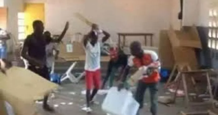 violences-aux-elections-partielles-bedie-pris-a-partie-par-la-presse-proche-du-pouvoir