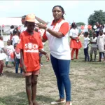 noel-de-reve-au-chu-de-treichville-solibra-et-les-zinzins-du-bonheur-egayent-les-enfants-atteints-de-pathologies-graves