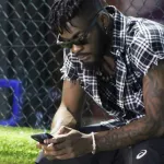 apres-les-poteaux-de-koffi-olomide-et-yabongo-lova-au-palais-grosse-pression-sur-dj-arafat