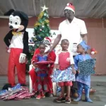 noel-2018-le-ministre-amadou-kone-comble-plus-de-2000-enfants-a-bouake