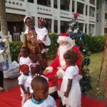 mme-irene-vieira-s-engage-dans-l-humanitaire-et-le-social-elle-comble-plus-de-4-000-enfants-et-mamans-de-bassam-de-cadeaux-a-l-occasion-de-la-noel