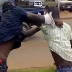 2-plateaux-bagarre-un-officier-de-l-armee-et-un-couturier-se-tabassent-en-pleine-rue