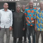 tribunal-de-yopougon-le-plaignant-et-les-prevenus-tentent-de-faire-la-paix-en-pleine-salle-d-audience-le-procureur-dit-non