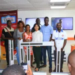 des-laureats-d-un-jeux-promo-recoivent-leurs-lots