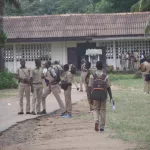 greve-des-enseignants-des-ecoles-resistent