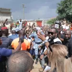 a-abobo-sur-invitation-du-maire-hamed-bakayoko-maitre-gims-promet-son-aide-a-un-artiste-de-la-commune-et-annonce-la-creation-d-un-studio
