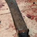 drame-un-fidele-decoupe-un-autre-a-la-machette-en-pleine-priere-dans-une-mosquee