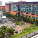 greve-des-enseignants-apres-avoir-pique-une-crise-l-enseignante-arretee-gardee-par-des-policiers-a-l-hopital