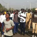 education-nationale-la-greve-vire-a-l-affrontement-entre-eleves-et-policiers-ce-qui-a-mis-le-feu-aux-poudres