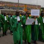 blocage-des-cours-arrestations-des-syndicalistes-marches-d-universitaires-en-toges-ecole-ivoirienne-des-signes-inquietants