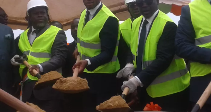 can-2023-le-ministre-danho-et-drogba-posent-la-premiere-pierre-du-stade-olympique-de-san-pedro