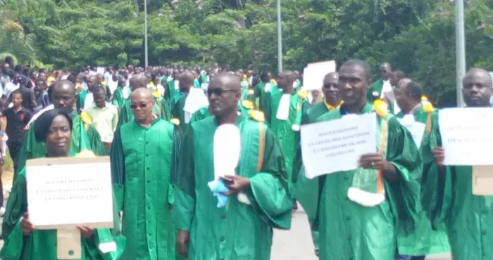 universite-d-abidjan-les-enseignants-projettent-une-marche-eclatee
