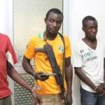 adzope-insecurite-un-gang-de-coupeurs-de-route-dont-une-femme-arrete-plusieurs-armes-de-guerre-des-munitions-et-17-telephones-portables-saisis