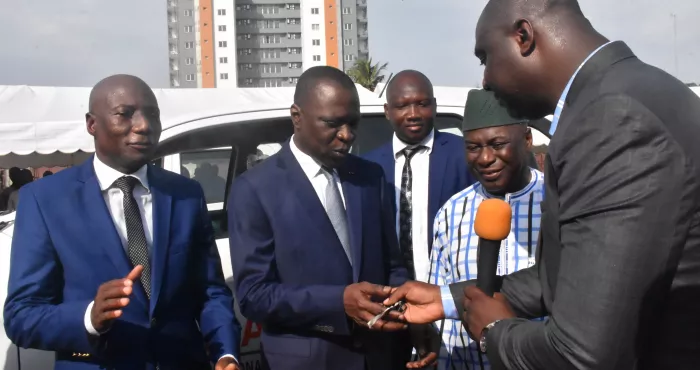 secteur-des-transports-deux-vehicules-remis-au-haut-conseil-du-patronat-des-entreprises-de-transport