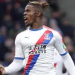 crystal-palace-wilfried-zaha-marque-certains-supporters-le-reclament-a-chelsea