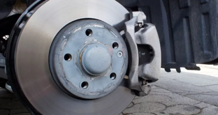 des-astuces-pour-verifier-l-etat-des-freins-de-sa-voiture