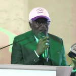 alpha-blondy-achete-un-cd-a-1-million-de-f-cfa