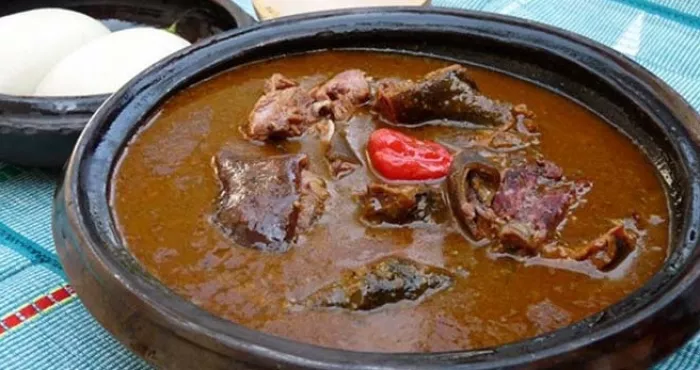 djoumble-a-l-agouti-fume-accompagne-du-foutou-igname