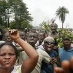 koumassi-menacees-par-les-inondations-des-populations-du-quartier-houphouet-boigny-manifestent-contre-une-usine