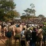 fouille-systematique-a-l-entree-des-etablissements-plusieurs-eleves-arretes-des-armes-saisies