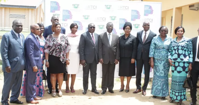 tic-l-artci-equipe-le-lycee-des-jeunes-filles-de-yopougon-materiel-informatique