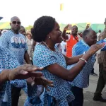 a-l-entree-de-guiglo-jeudi-le-cortege-de-simone-gbagbo-bloque
