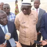 koumassi-le-maire-cisse-bacongo-fait-detruire-une-cloture-en-presence-des-ministres-francois-amichia-et-bruno-kone