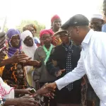 en-tournee-dans-le-nord-guillaume-soro-prend-des-engagements-ce-qu-un-villageois-lui-a-confie