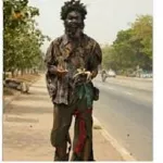 agnibilekro-un-fou-pique-une-crise-de-colere-tabasse-un-jeune-homme-et-lui-brise-une-cote