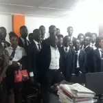 des-etudiants-de-l-institut-d-enseignement-superieur-offomou-yapo-ieso-visite-linfodrome