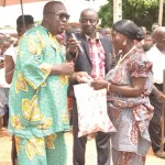 fete-des-meres-les-femmes-d-anoumaba-et-koubebo-celebrees-par-enguerran-kassi