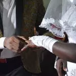 abengourou-rapt-en-plein-marche-il-enleve-une-jeune-fille-et-la-livre-comme-femme-a-son-frere