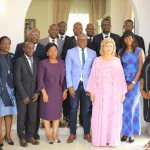 recevant-le-commissariat-general-du-femua-la-premiere-dame-dominique-ouattara-felicite-les-magiciens-pour-leur-sens-de-l-organisation