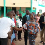 examen-a-grand-tirage-un-exercice-pour-destresser-les-candidats-enseignes-par-la-ministre-raymonde-goudou-et-pratique-seance-tenante-a-yamoussoukro