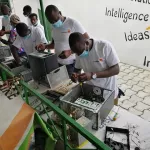 fablab-solidaire-d-abobo-les-benevoles-de-la-foci-s-adonnent-a-plusieurs-activites