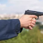 prikro-sanglant-il-tire-sur-son-rival-pour-l-abattre-et-lui-prendre-sa-femme